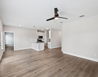 1001 Cedar Street - Photo Thumbnail 3