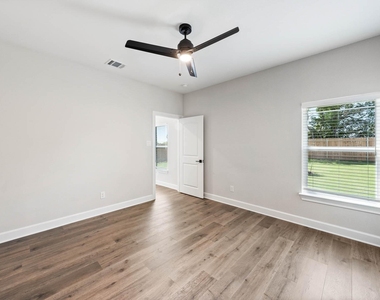1001 Cedar Street - Photo Thumbnail 4