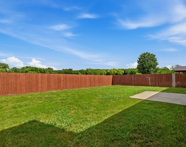 652 Lincoln Avenue - Photo Thumbnail 28