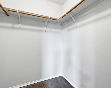 652 Lincoln Avenue - Photo Thumbnail 21