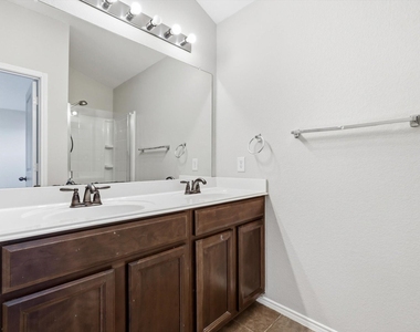 652 Lincoln Avenue - Photo Thumbnail 18