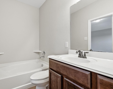 652 Lincoln Avenue - Photo Thumbnail 19