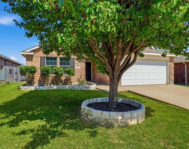 652 Lincoln Avenue - Photo Thumbnail 1