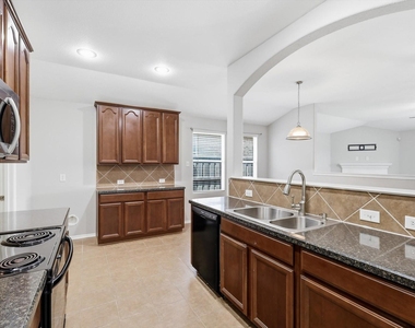 652 Lincoln Avenue - Photo Thumbnail 12