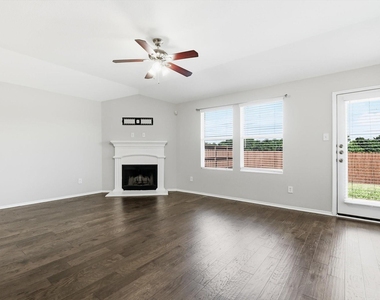 652 Lincoln Avenue - Photo Thumbnail 6