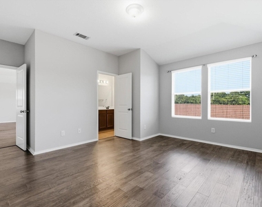 652 Lincoln Avenue - Photo Thumbnail 17
