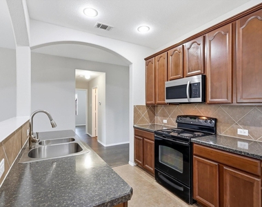 652 Lincoln Avenue - Photo Thumbnail 14