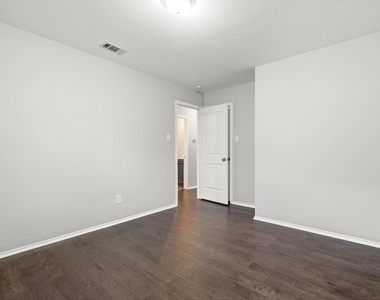 652 Lincoln Avenue - Photo Thumbnail 26