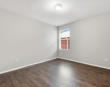 652 Lincoln Avenue - Photo Thumbnail 25