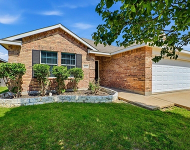 652 Lincoln Avenue - Photo Thumbnail 2