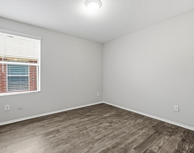 652 Lincoln Avenue - Photo Thumbnail 22
