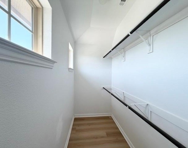 5609 Meritage Street - Photo Thumbnail 19