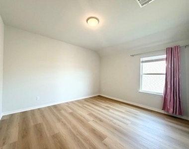 5609 Meritage Street - Photo Thumbnail 16