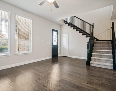 7401 Sunset Boulevard - Photo Thumbnail 4
