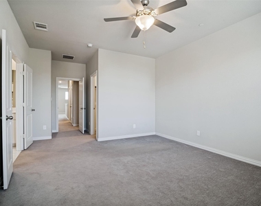 7401 Sunset Boulevard - Photo Thumbnail 15