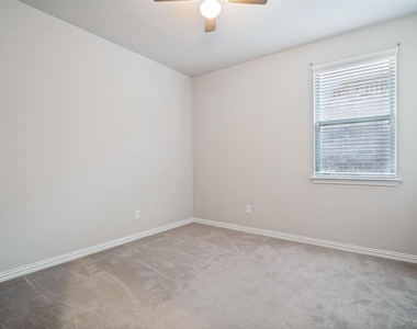 7401 Sunset Boulevard - Photo Thumbnail 25