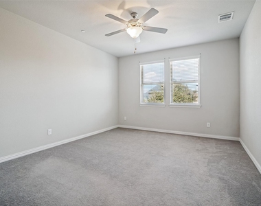 7401 Sunset Boulevard - Photo Thumbnail 17