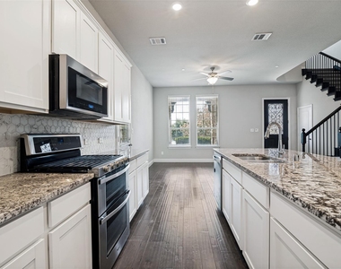 7401 Sunset Boulevard - Photo Thumbnail 7
