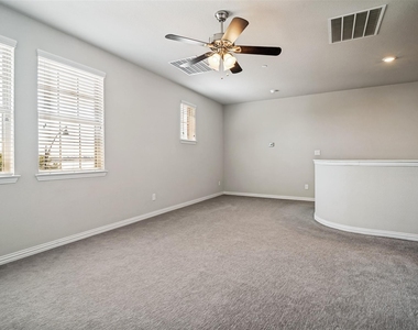 7401 Sunset Boulevard - Photo Thumbnail 13