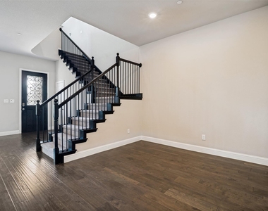7401 Sunset Boulevard - Photo Thumbnail 10