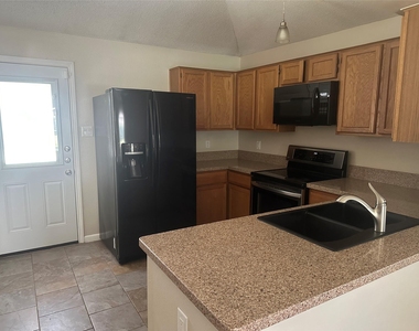 2305 Dalewood Lane - Photo Thumbnail 5