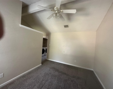 2305 Dalewood Lane - Photo Thumbnail 9