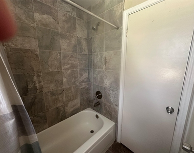 2305 Dalewood Lane - Photo Thumbnail 11