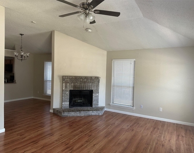 2305 Dalewood Lane - Photo Thumbnail 3