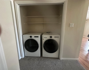 2305 Dalewood Lane - Photo Thumbnail 6