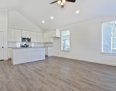 720 W Texas Street - Photo Thumbnail 3