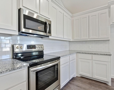 720 W Texas Street - Photo Thumbnail 8