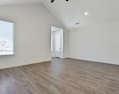 720 W Texas Street - Photo Thumbnail 5