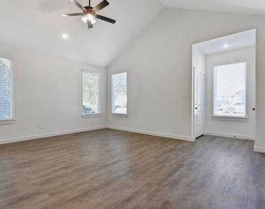 720 W Texas Street - Photo Thumbnail 6