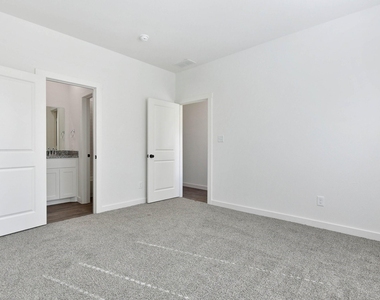 720 W Texas Street - Photo Thumbnail 16