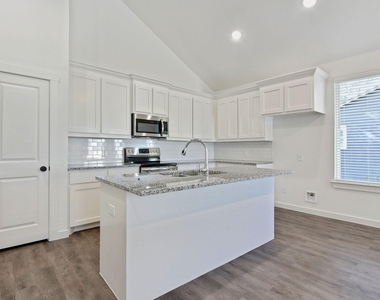 720 W Texas Street - Photo Thumbnail 7
