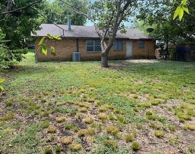 806 Phillips Drive - Photo Thumbnail 27