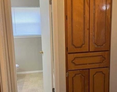 806 Phillips Drive - Photo Thumbnail 24
