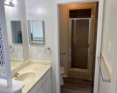 806 Phillips Drive - Photo Thumbnail 23