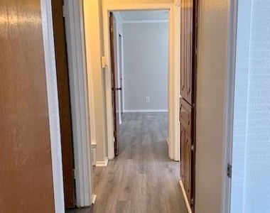 806 Phillips Drive - Photo Thumbnail 17