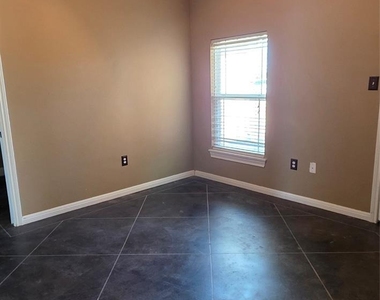 233 Peach Blossom Drive - Photo Thumbnail 6
