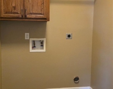 233 Peach Blossom Drive - Photo Thumbnail 10