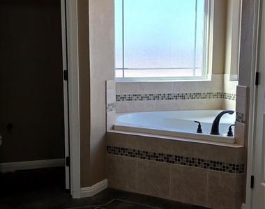 233 Peach Blossom Drive - Photo Thumbnail 14