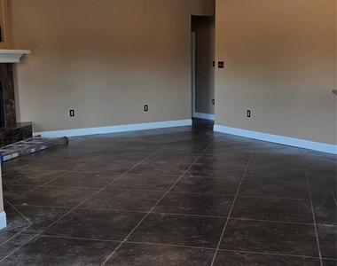 233 Peach Blossom Drive - Photo Thumbnail 4
