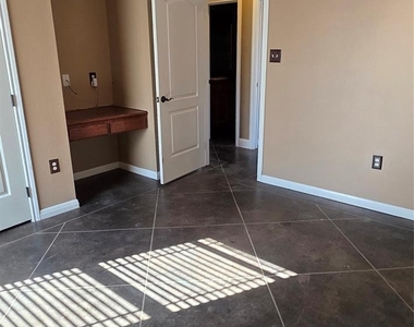233 Peach Blossom Drive - Photo Thumbnail 8