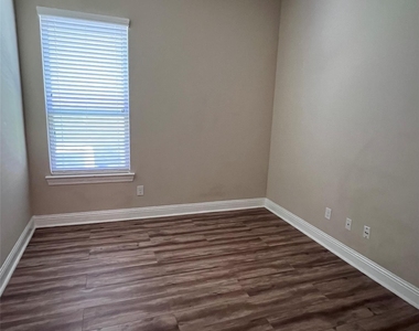 3820 Riversdale - Photo Thumbnail 9