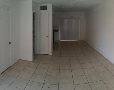 5333 Nw 27th Street - Photo Thumbnail 4