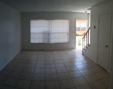 5333 Nw 27th Street - Photo Thumbnail 3