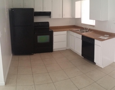 5333 Nw 27th Street - Photo Thumbnail 2