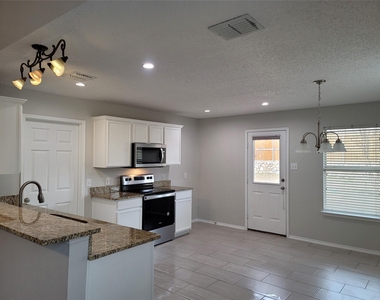 1706 Willow Way - Photo Thumbnail 4