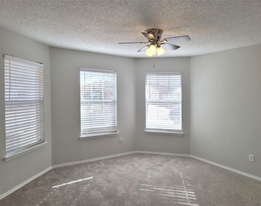 1706 Willow Way - Photo Thumbnail 7